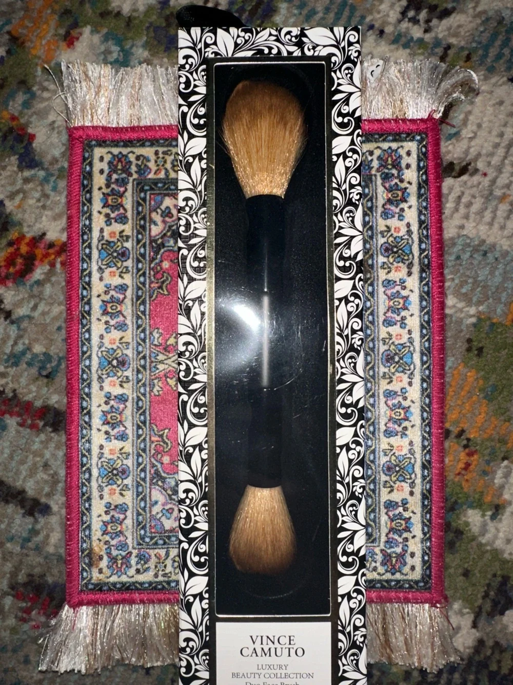 Vince Camuto Luxury Beauty Duo Face Brush - BNIB